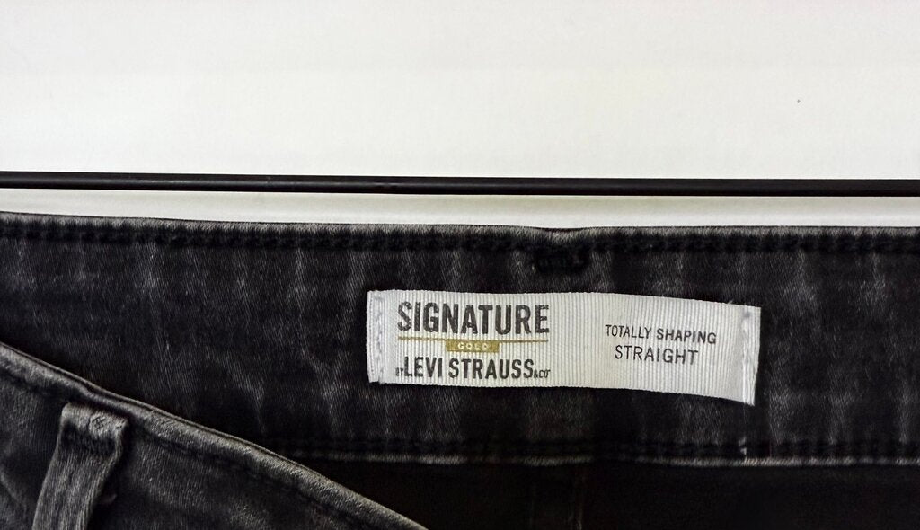 Levi Strauss Signature Totally Shaping Straight Jeans